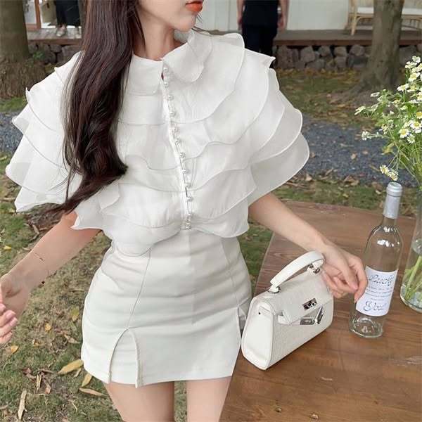 a1[ann1] เสื้อระบายผ้าเเก้วเกาหลี เนื้อผ้านุ่ม เย็บพับกุ้นด้านในไม่คันสไตล์ไฮโซ
