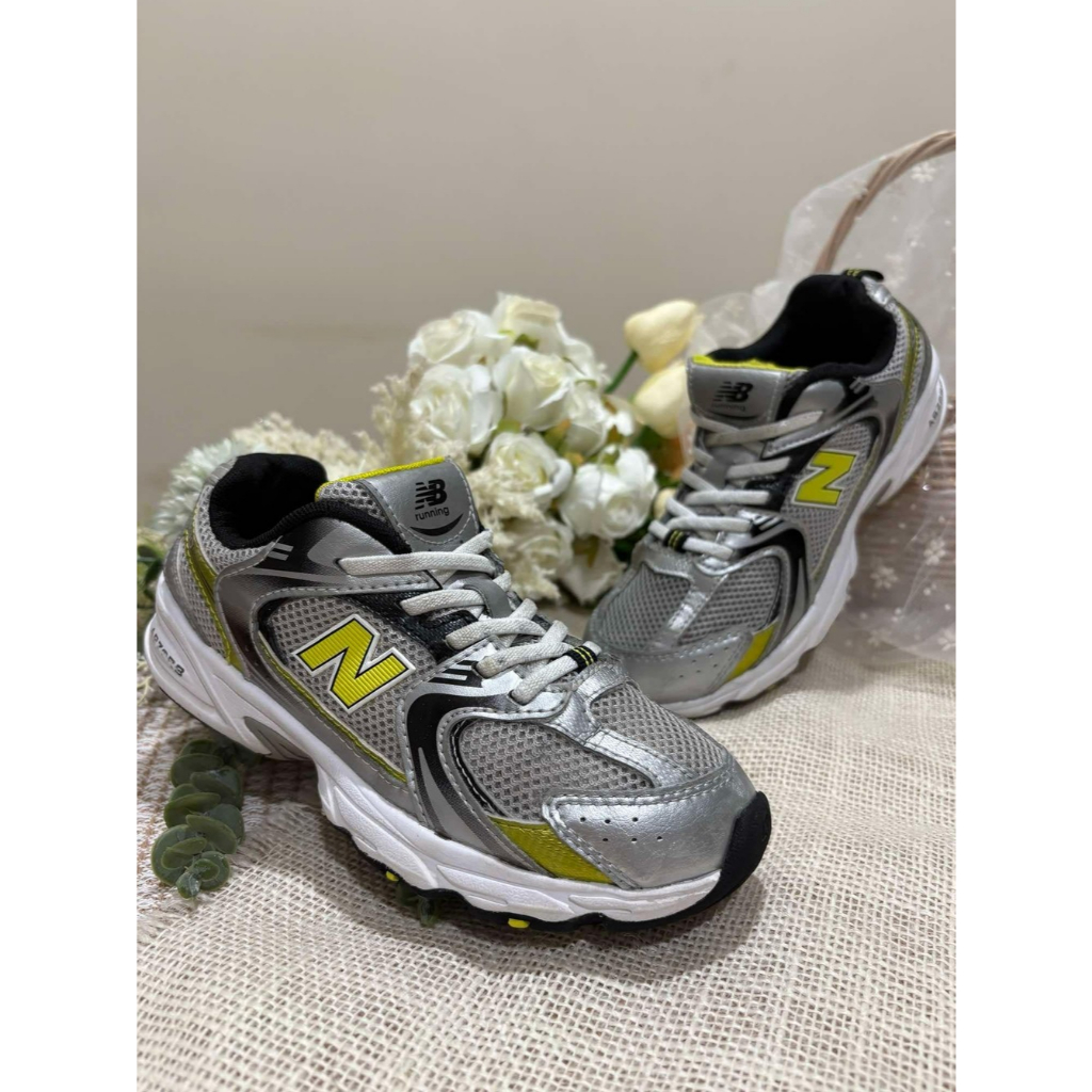 รองเท้าผ้าใบเด็กมือสอง**NB running/Size 20 cm**NB530 งานตามหา สีเทาเงิน น่ารักมาก!!!!