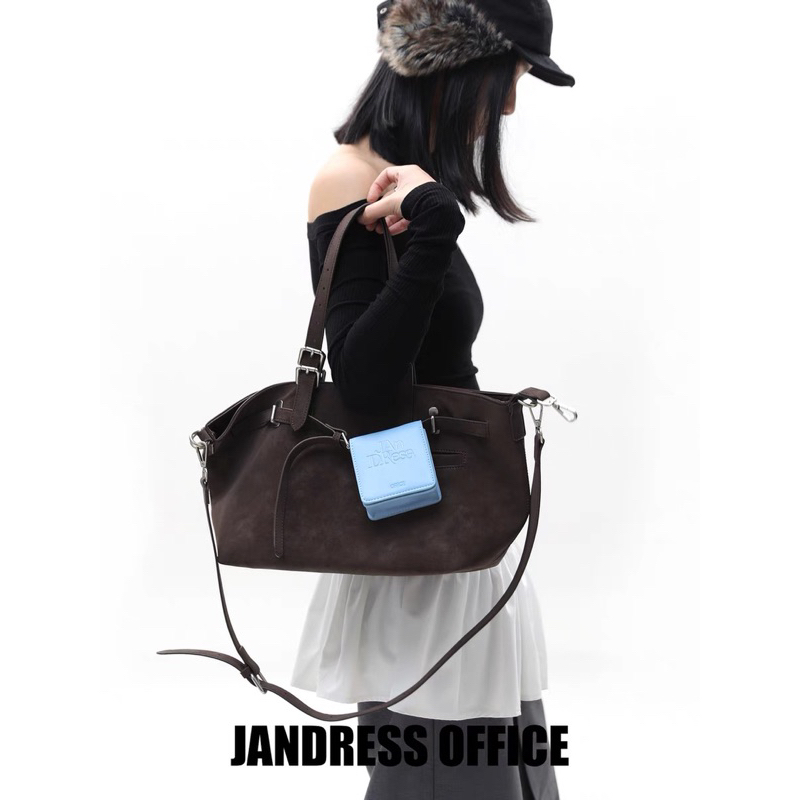 (พร้อมส่ง) กระเป๋าJandress รุ่น Gallini Velvet Tote bag🤎Size:S กระเป๋าสะพายข้าง