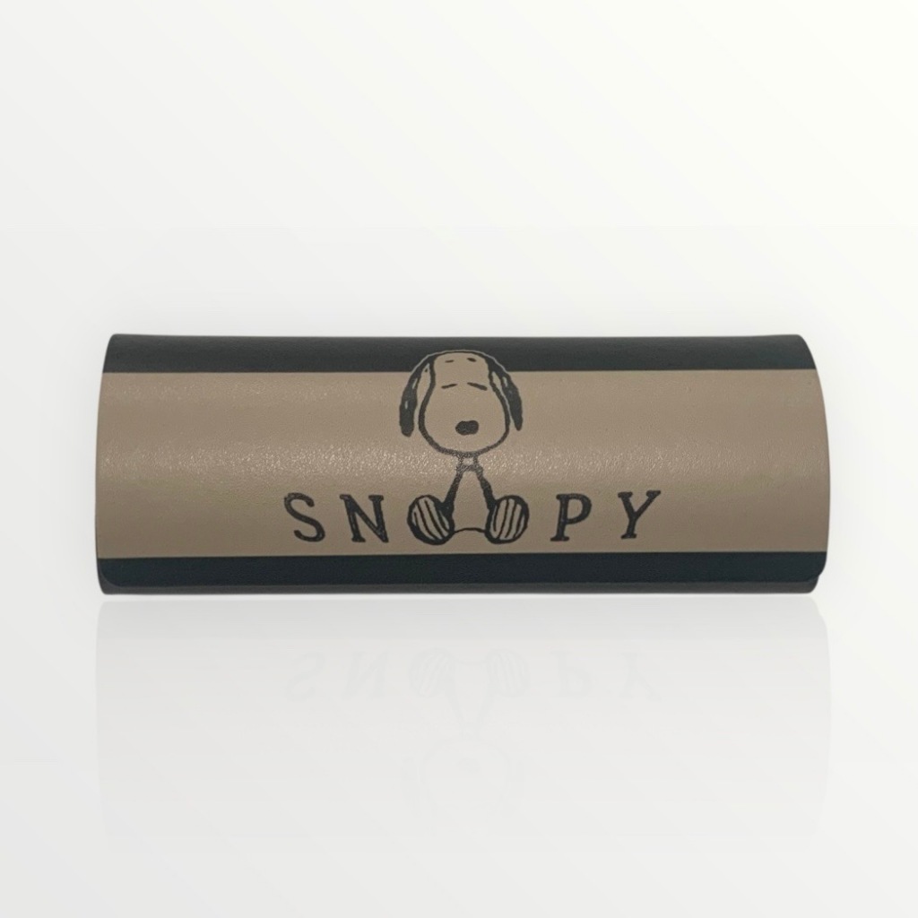 SNOOPY BW  กล่องแว่น กล่องแว่นตา GLASSES CASE ทรงใหม่ ลาย snoopy brown ตลับแว่น ฝาปิด (แม่เหล็ก) ขนาด 5.5 x 3.5 x 15.5cm