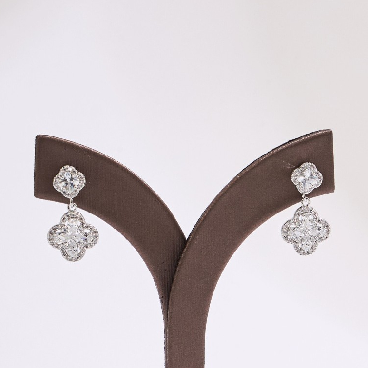 Kind Jewelry ต่างหูระย้า Magnolia Shine Earrings