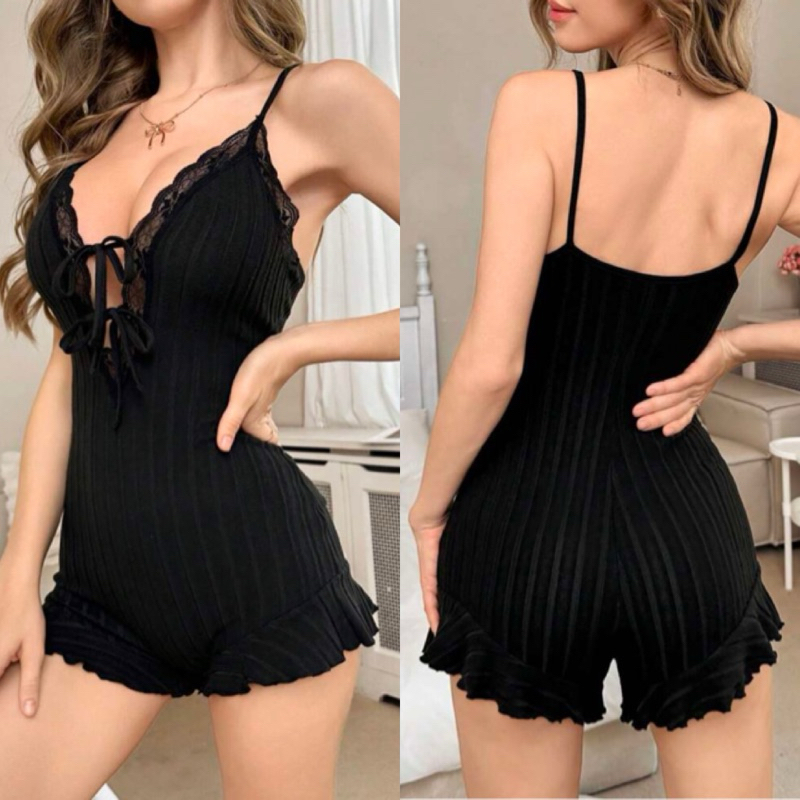𝐌𝐀𝐘𝐔 พร้อมส่ง🖤✨ จั๊มสูทขาสั้นแต่งขอบลูกไม้ผูกด้านหน้า