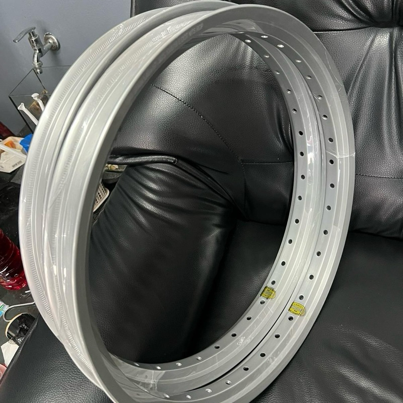 วงล้อ Akront ทรงเอ สีเงินน้ำข้าว ขนาด 17x1.4 มอเตอร์ไซค์ Motorcycle