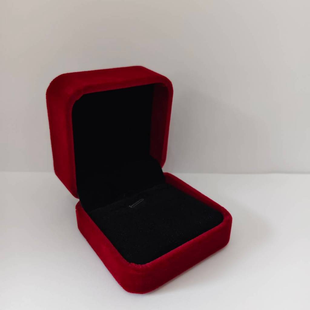 กล่องสร้อยคอ กล่องกำมะหยี่ ขนาด7*7*4CM กล่องใส่สร้อยคอ จี้ ต่างหู กำไล - รูปที่ 7