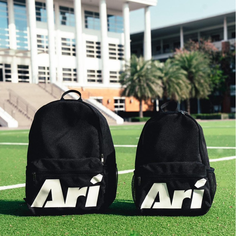 กระเป๋าเป้ ARI ESSENTIAL BACKPACK - BLACK/WHITE/BLACK ของแท้