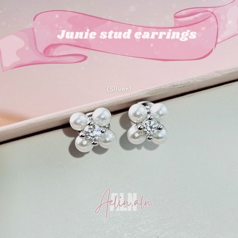 Junie stud earring silver - pearl - Aelin.aln (ต่างหู​ ตุ้มหู​ ดอกไม้ไข่มุก​ ) #S7-07