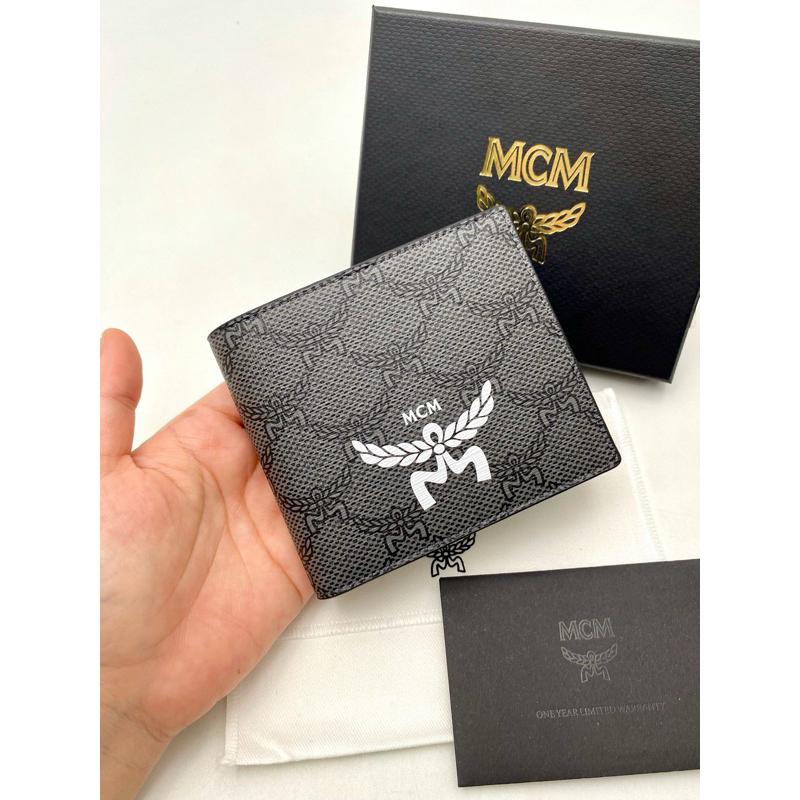 พร้อมส่ง 🔥Sale 6599🔥 กระเป๋าสตางค์ ผู้ชาย mcm มีช่องใส่เหรียญ พกพาสะดวกมาก ขนาด : 10.5x9 ซม.