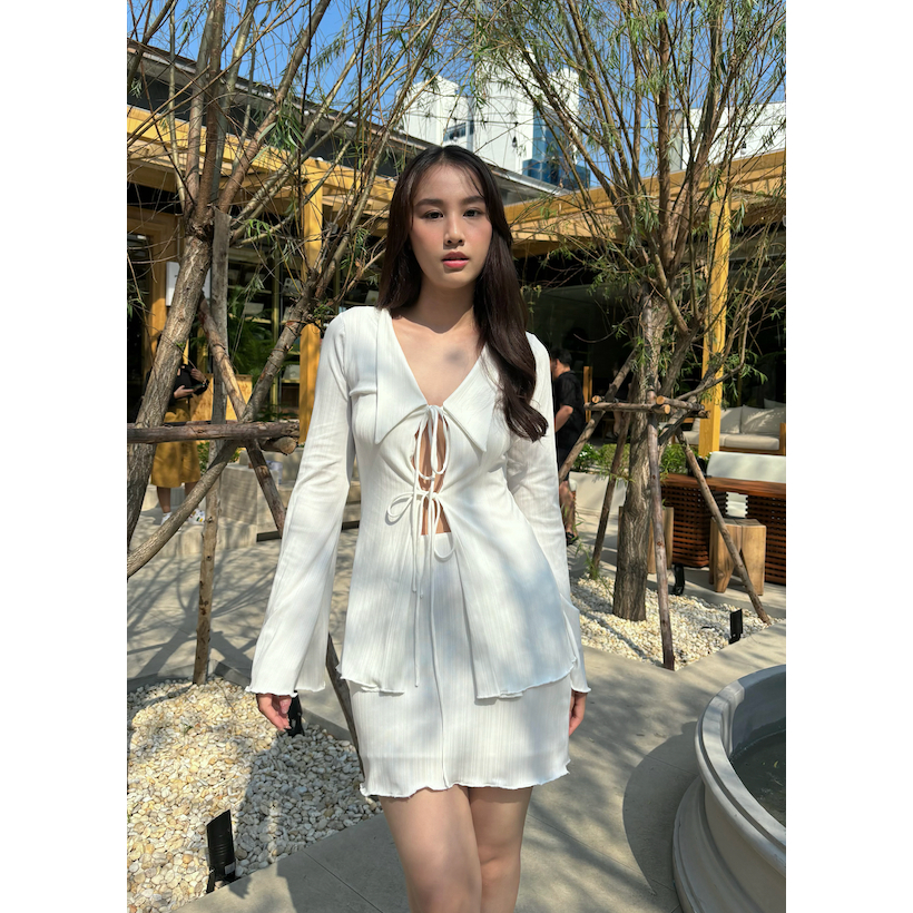 เสื้อแขนยาวผูกอกผูกเอว  (Lilly Top)
