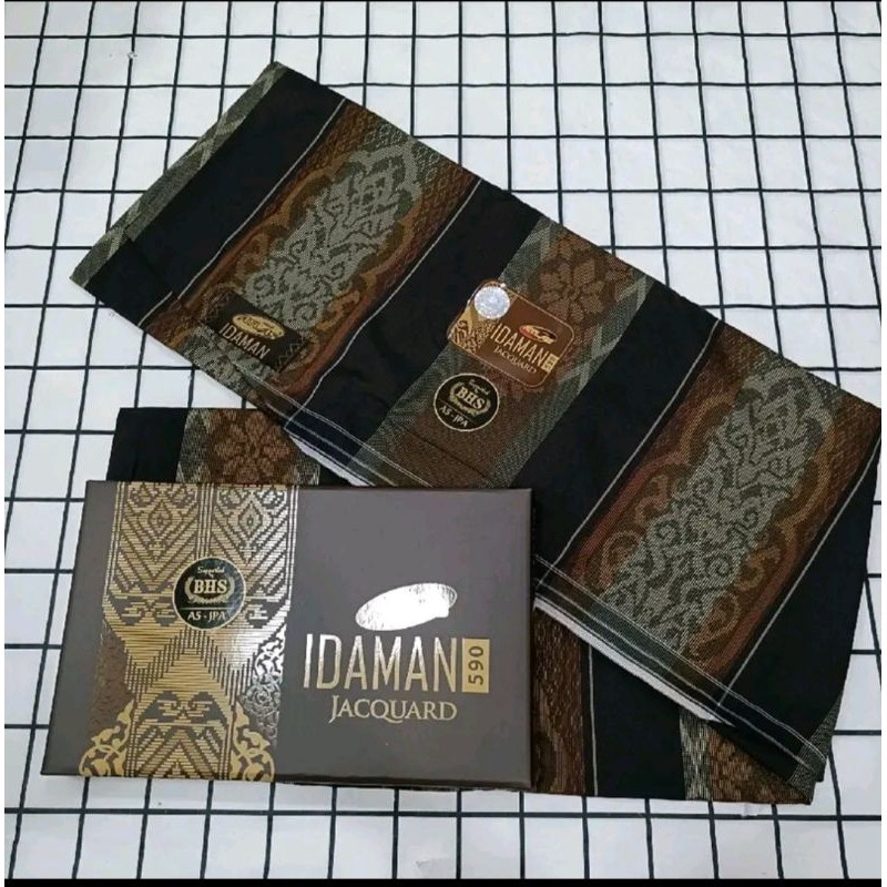 ผ้าโสร่งผู้ชาย มาใหม่ลายปัก แบรนด์ “ATLAS รุ่นidaman 590” เย็บแล้ว ซับน้ำดี ผ้าไม่ลื่น พร้อมกล่องสีน้ำตาล