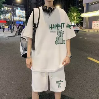 เสื้อยืดแขนสั้นสำหรับผู้ชาย ชุดกางเกงขาสั้นกีฬาลำลองฤดูร้อน ชุดสองชิ้นพิมพ์ลายหมีอินเทรนด์ ผ้าวาฟเฟิล