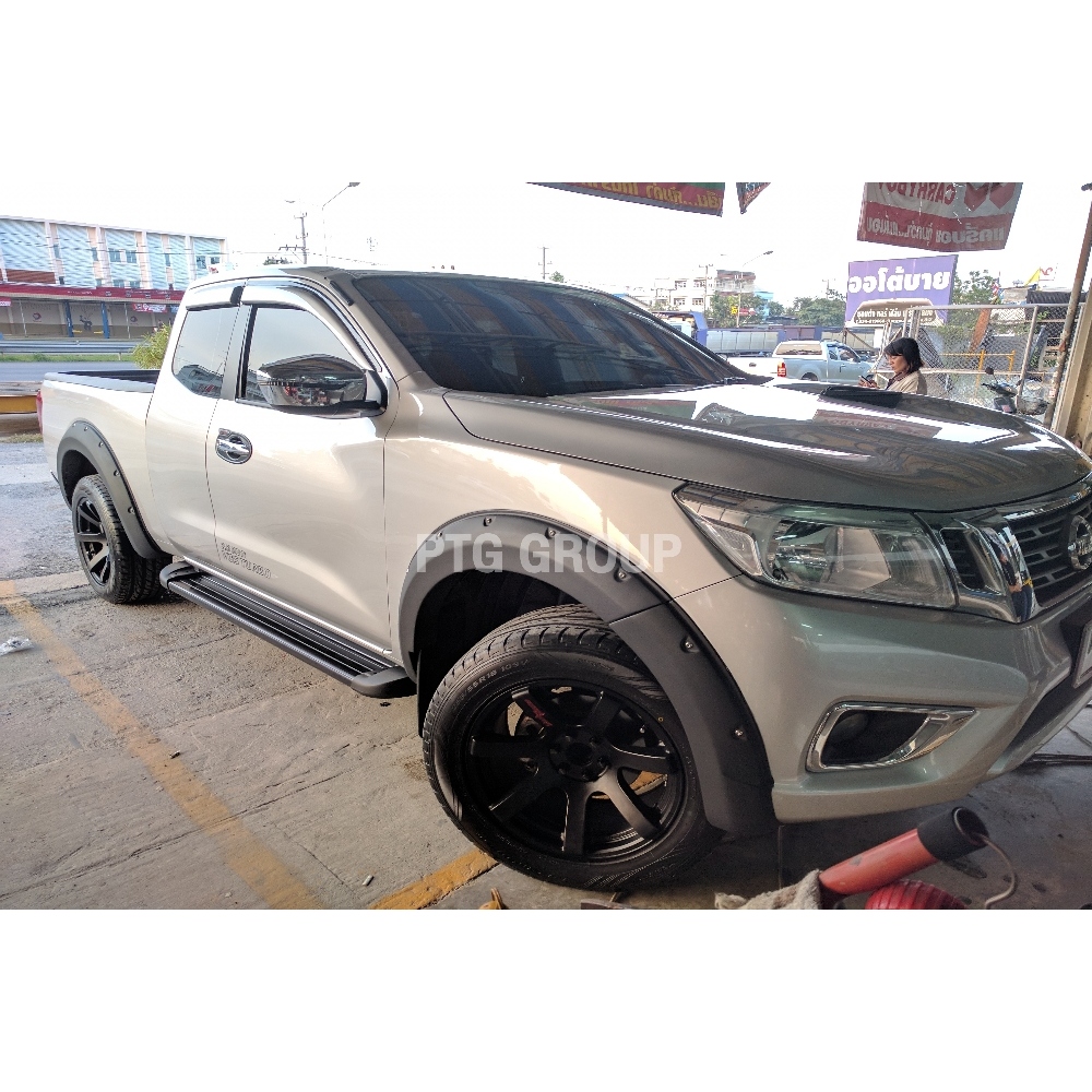 คิ้วล้อ คิ้วโป่งล้อ NISSAN NP300 6นิ้วน็อตหลอก ดำด้าน *งานไทยพร้อมส่ง*