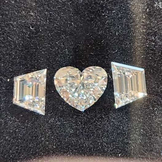 เพชรแล็บ Fancy Shape Lab Diamond set - 3 stone Lab Diamond ring set ( Heart 1 ct D VVS2, Trapezoid D