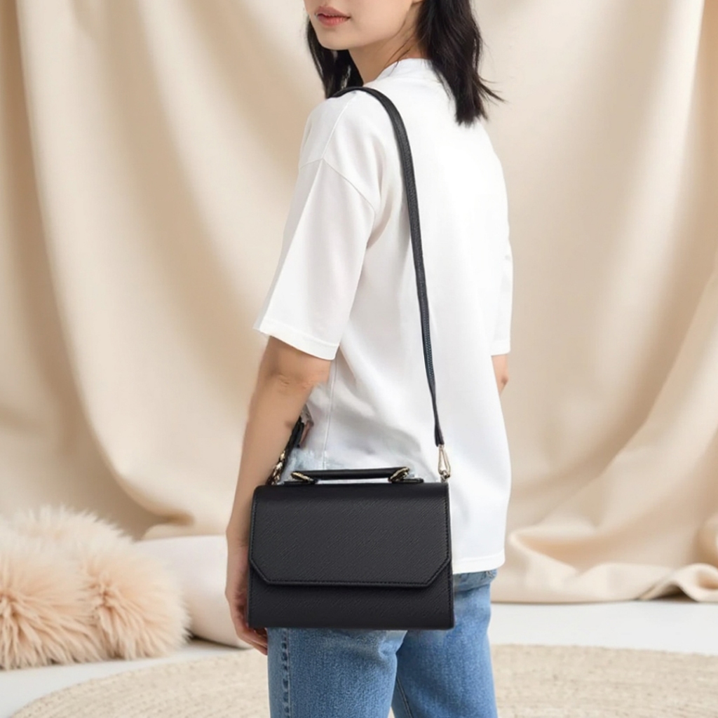 BELINE Mystic กระเป๋าสะพายข้างผู้หญิง กระเป๋าหนัง PU ดีไซน์เรียบหรู สายปรับได้ Made in Thailand