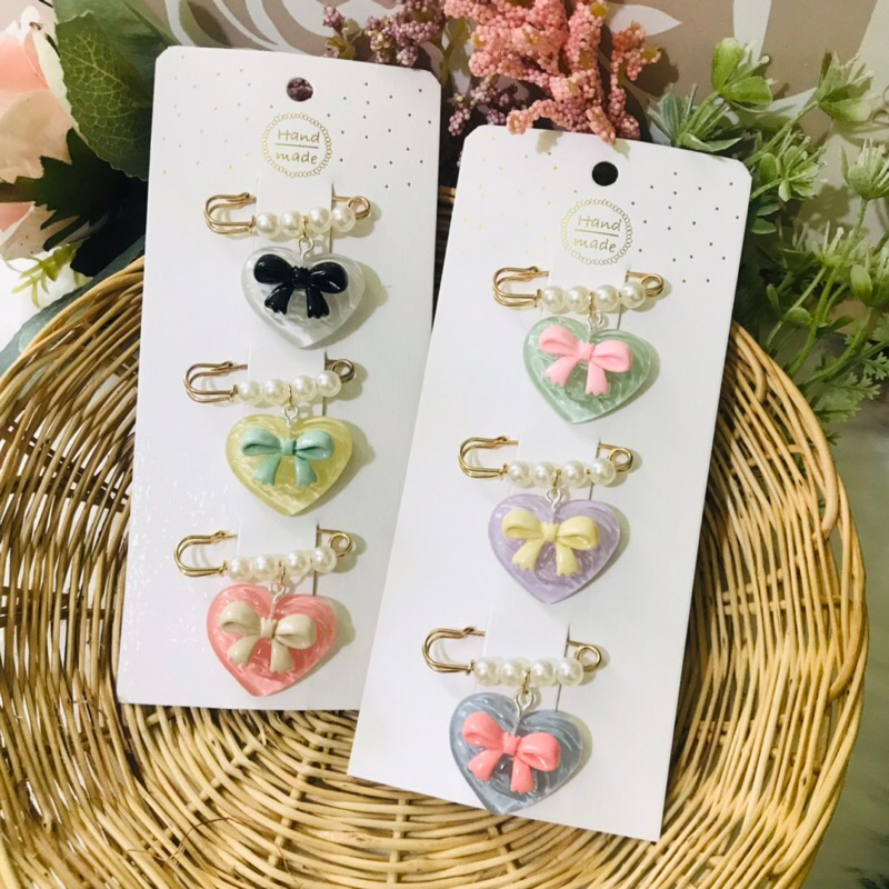 เข็มกลัดแฟชั่นขนาด 3.8 เซนติเมตร 3 ชิ้น KN061 เครื่องประดับตกแต่ง เสื้อผ้า กระเป๋า