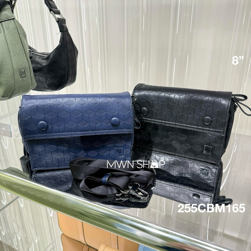 Lyn กระเป๋า มีโค้ดลด30% benjie crossbody กระเป๋าสะพายข้างผู้ชาย ของแท้จากชอป