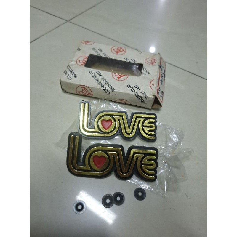 ตราโลโก้ฝากระเป๋าข้างซ้ายขวา Suzuki FR80-FR80N-FR80LOVE-RC80 Love ของใหม่งานเก่าเก็บสวยๆ