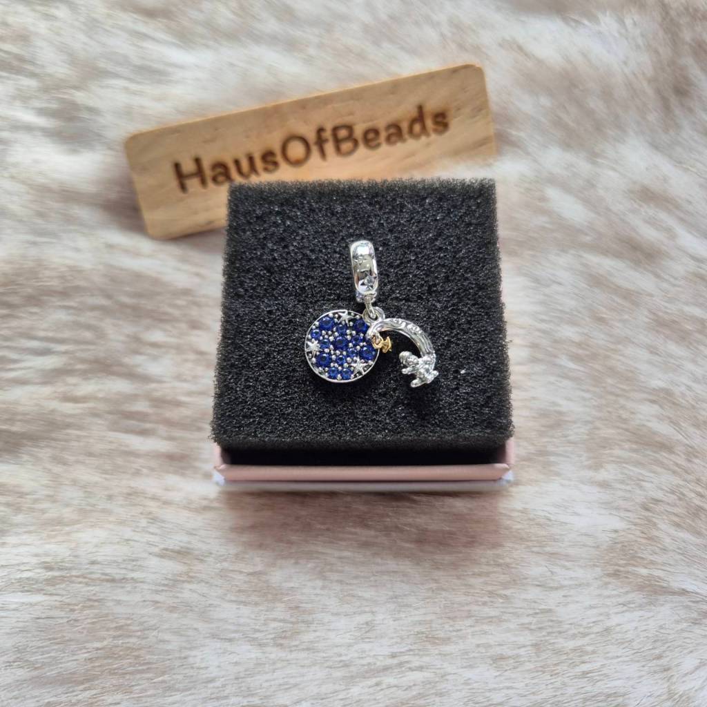 ⭐️ สินค้าแท้ 100% พร้อมกล่อง ⭐️ ติ้งกำไลข้อมือ Santa On The Moon