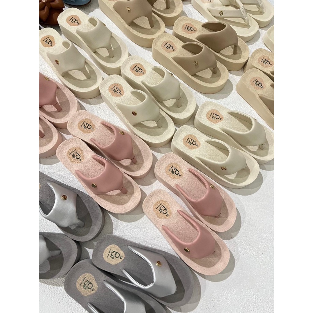 PUFFSHOES.OFFICIAL : TENDER WALK SANDAL