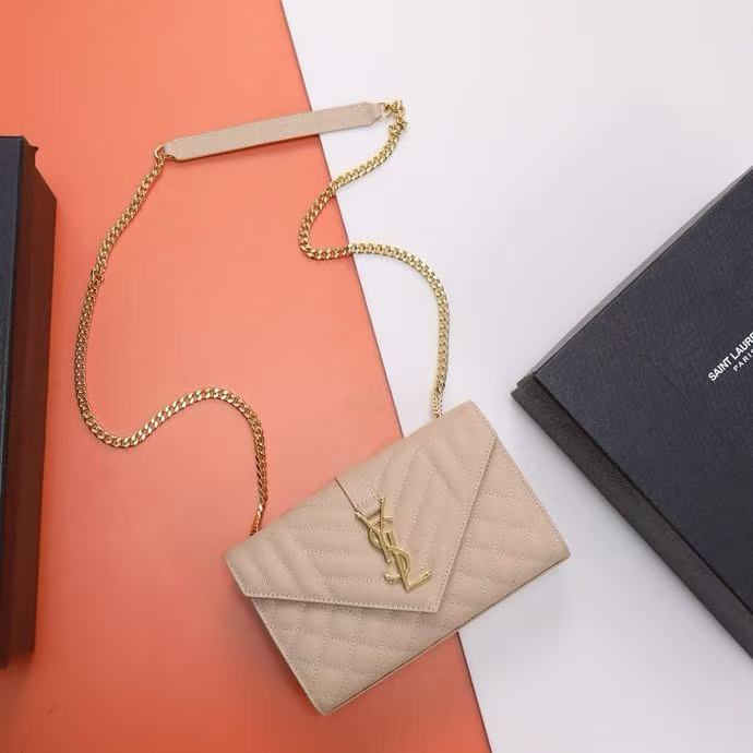 SAINT LAURENT YSL ENVELOPE กระเป๋าสะพายข้างหนังลายเกรนกระเป๋าสะพายข้าง 526286  113