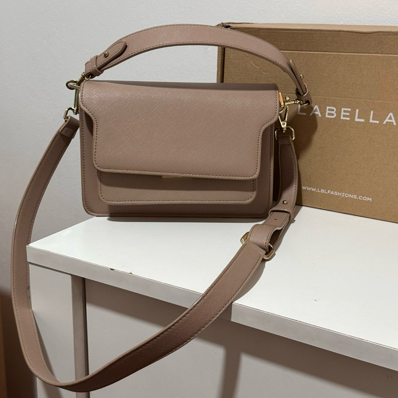 (ส่งต่อ) Labella - Evelyn Taupe กระเป๋าถือสะพาย 🎀