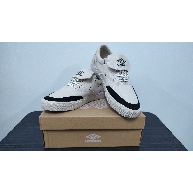 รองเท้าผ้าใบลำลอง umbro