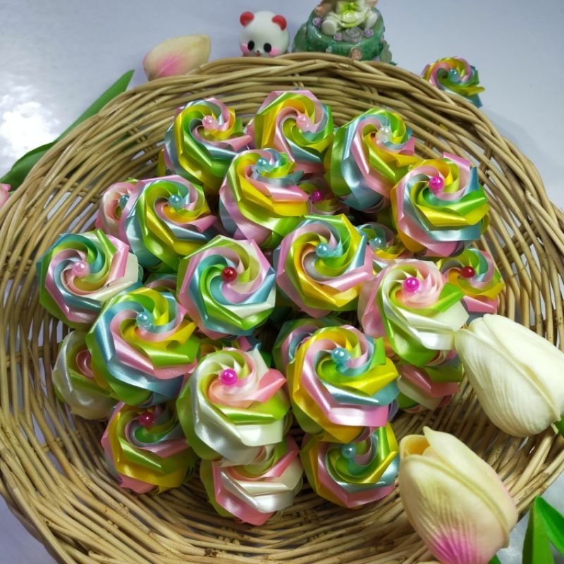 เหรียญโปรยทานกุหลาบสีพาสเทลตัวเปล่า