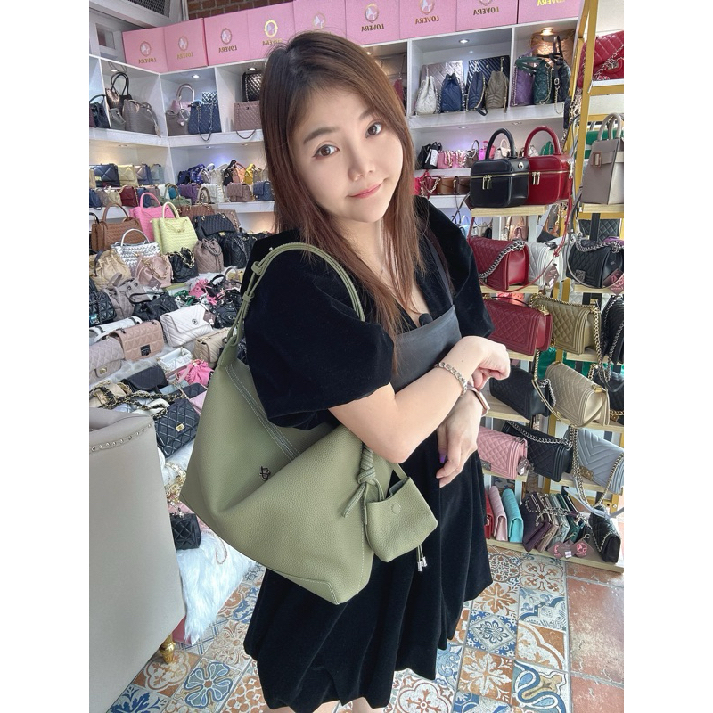 Anastasia  31cm Shopping bags  กระเป๋าหนังลูกวัวเวลลัม แบรนด์Lovera