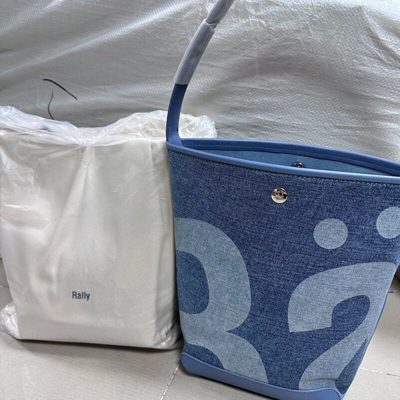 💞ของแท้ 100 %💞𝗥𝗮𝗹𝗹𝘆 𝗧𝗵𝗲 𝗕𝗮𝗴 𝗠𝗮𝗿𝗸 𝗜𝗜/Rally Movement กระเป๋าหนังทรง Bucket ลายโลโก้ Bucket Bag
