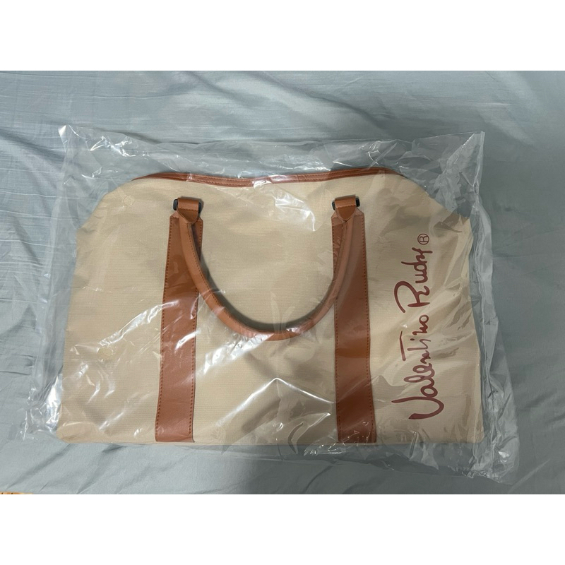 กระเป๋า Overnight Valentino Rudy