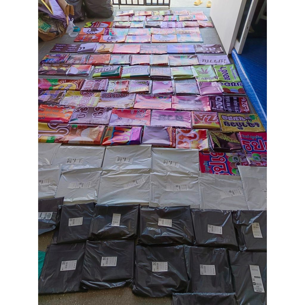 ป้ายไวนิลpizza ป้ายพิซซ่า ป้ายขายพิซซ่า พิมพ์ 1 ด้าน เจาะรูตาไก่ฟรี 4 มุม ลูกค้าเลือกขนาดได้ที่ตัวเลือกสินค้า - รูปที่ 3