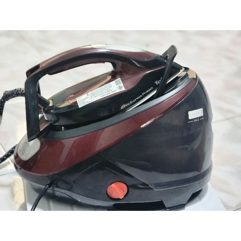 เตารีด​Tefel 1.8L​ สีแดงดำ