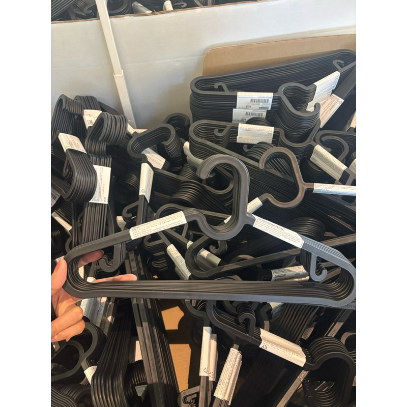 ชุดไม้แขวนเสื้อพลาสติกชุด 10 ชิ้นของอิเกียรุ่น Spruttig IKEA