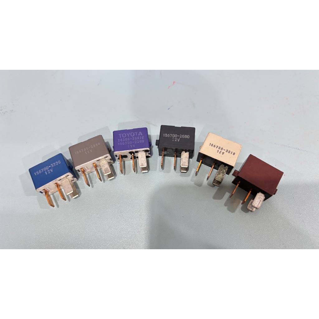 Relay รีเลย์ 4 ขา ของแท้ติดรถยนต์  คละสี