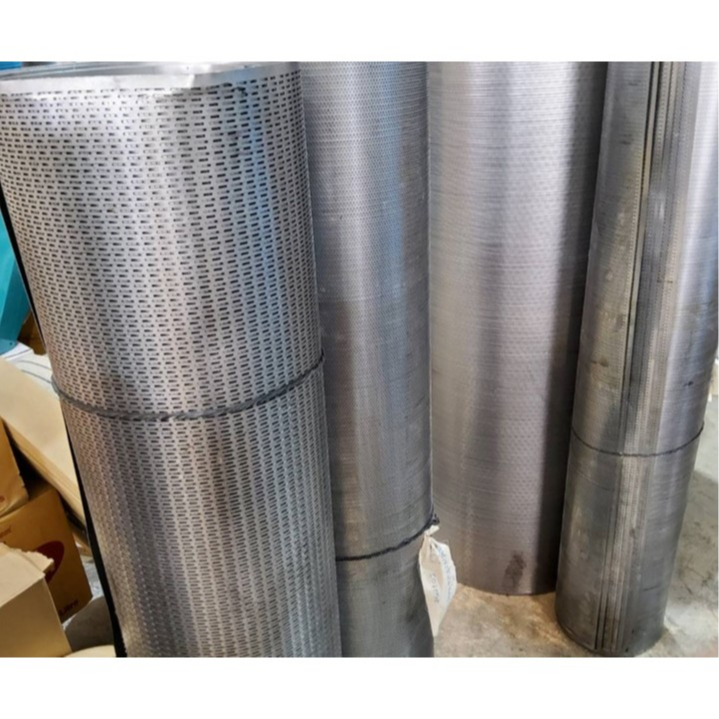 ตะแกรงรูยาวขายยกแผ่น ความหนา 0.7 มม และ 1.0 มม วัสดุเหล็กขาว รูสล๊อต ขนาด 122x 244 ซม หรือ 4x8 ฟุต