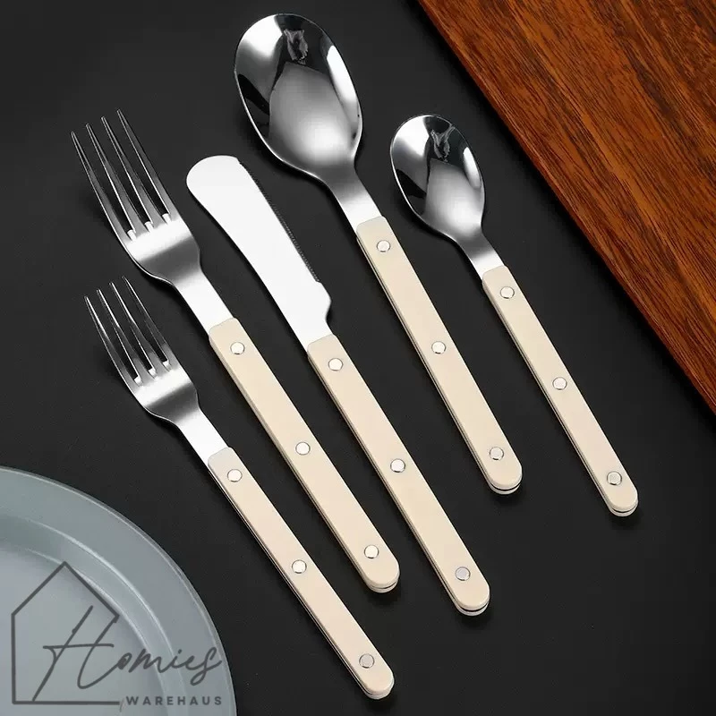 【พร้อมส่ง】🍴 ช้อน ส้อม มีด สีขาวครีม คุณภาพสูง สวยดูดี มินิมอล สไตล์คาเฟ่ ด้ามจับถนัดมือ ช้อนส้อมมินิมอล ช้อนส้อมสีขาว