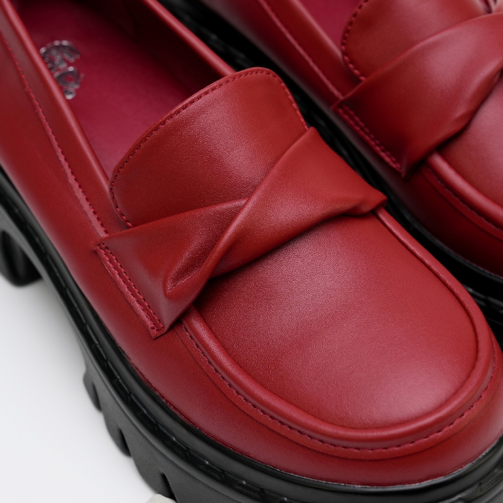 Mellowco รองเท้าโลเฟอร์วีแกนคาดหน้าทวิสต์ Loafer รุ่น Call Me Iris M1-D5001