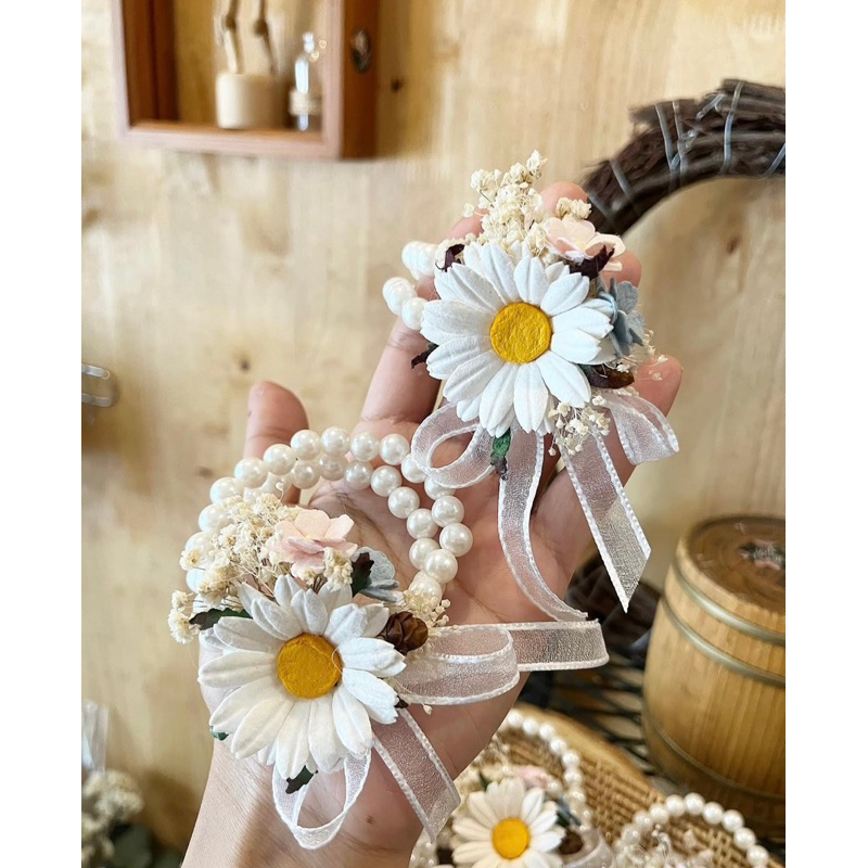 ดอกไม้ผูกข้อมือเดซี่ แบบมุกเส้นคู่ ( เอ็นยืด )