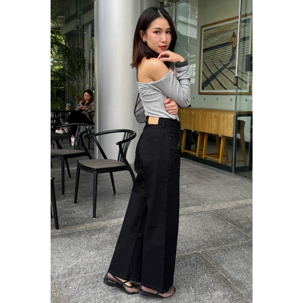 T3211 กางเกงผ้ายืดผู้หญิง สีดำ ทรงขากระบอก เอวสูงแผ่นรองซ้ายขวาจับจีบ มุมกระเป๋าหลังขวาปักY