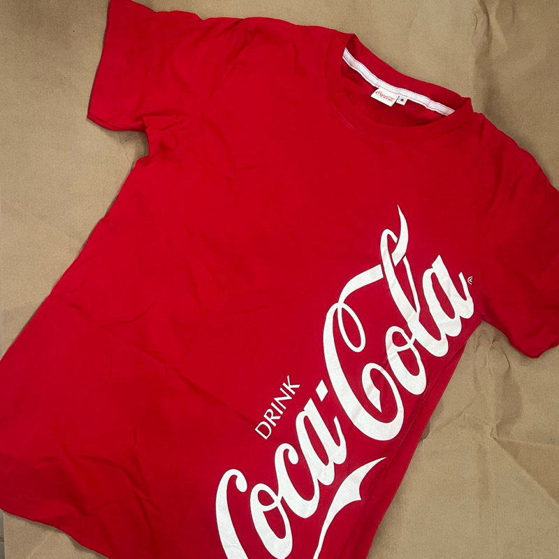 เสื้อยืดโค้ก coca cola พรีเมี่ยมโค้ก ลิขสิทธิ์แท้ 100% มีอก 38-46 นิ้ว