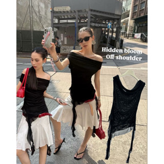 𝗛𝗜𝗗𝗗𝗘𝗡 𝗕𝗟𝗢𝗢𝗠 𝗢𝗙𝗙 𝗦𝗛𝗢𝗨𝗟𝗗𝗘𝗥🖤(430฿) สายแกลมถูกใจสิ่งนี้! เสื้อซ…