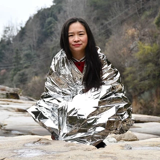 ผ้าห่มฉุกเฉิน ผ้าห่มอวกาศ ขนาด160*210ซม emergency rescue blanket แผ่นสะท้อนแสง กันน้ำกันลม