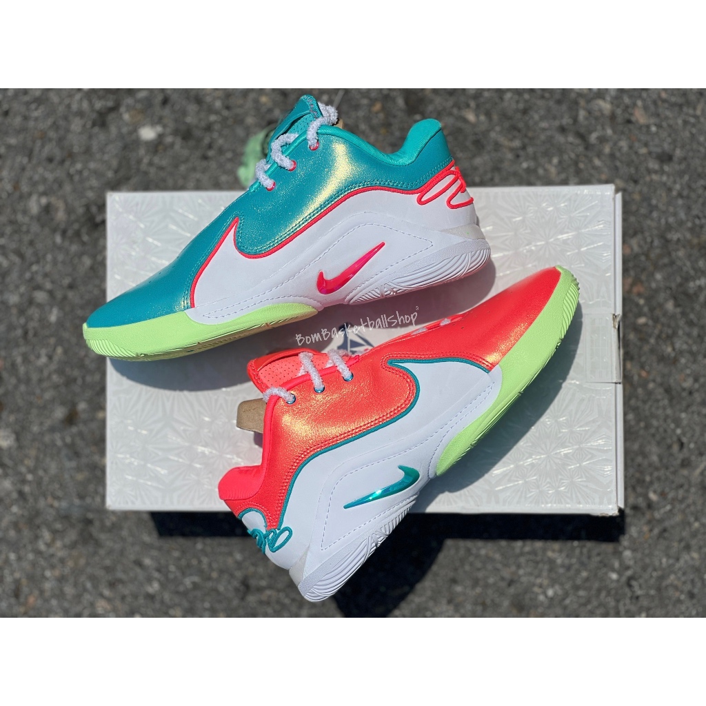 Lebron 22 Xmas HV5147-600 พร้อมส่ง