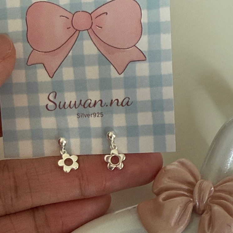 Suwann.na [ราคาต่อคู่] ต่างหู ต่างหูเงินแท้ ดอกไม้ตุ้งติ้ง