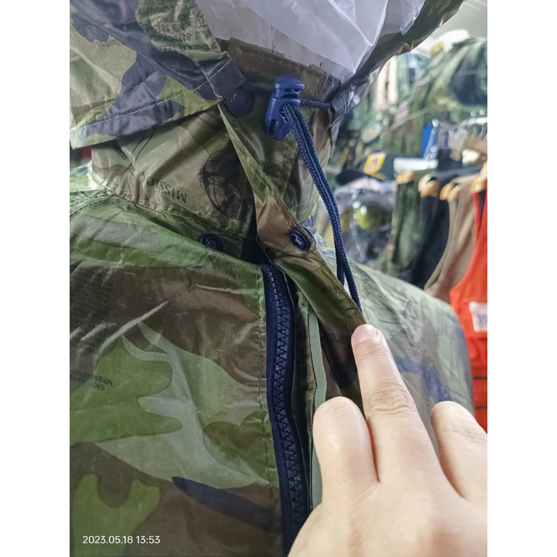 ชุดกันฝนเสื้อกางเกง มีฮูด ซิปและกระดุม เนื้อผ้า PVC thumbnail 6