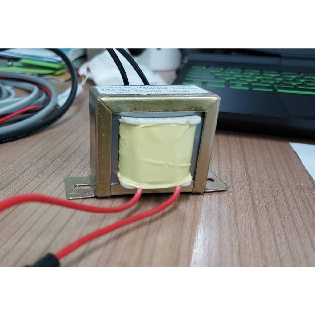 หม้อแปลงไฟฟ้า ไฟออก : 14VAC 1A ไฟเข้า : 220VAC 50Hz