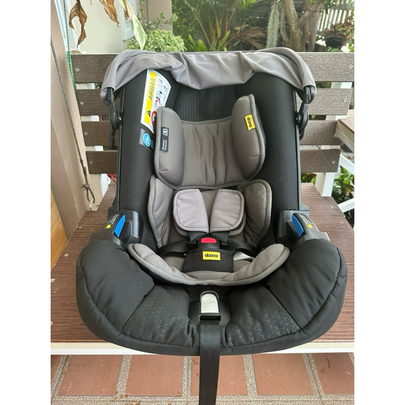 ส่งต่อ Doona Carseat to Stroller + ISO fix base สี Grey Hound คาร์ซีทแรกเกิด-1ปี