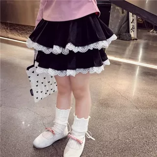 Babyonline(Y527)L2 (ส่งด่วน1วัน)กระโปรงกางเกงแฟชั่นจีบ2ชั้นพลีสแต่งลูกไม้สําหรับเด็กผู้หญิง มีซับใน