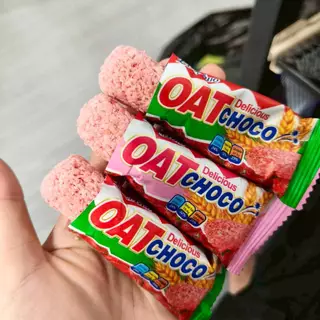 1 ห่อ ข้าวโอ๊ตอัดแท่ง รสสตอเบอรี่ กรอบ หอม อร่อย ทานคู่กับอะไรก็อร่อย (Oat Choco) ขนาด 400 กรัม