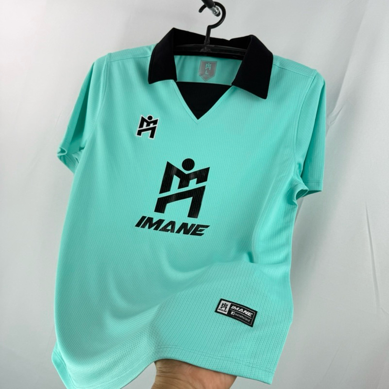 IMANE เสื้อกีฬาคอวีปก พร้อมโลโก้ IMANE กลางตัว IMA1 002