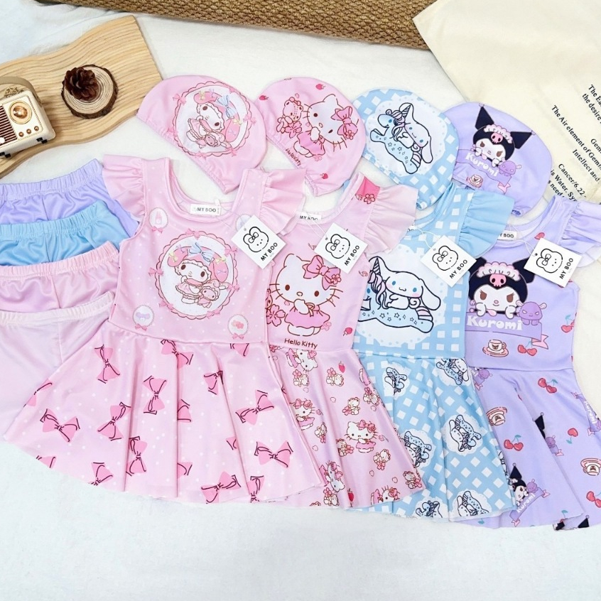 ✅พร้อมส่ง (ใช้โค้ดลดเหลือ237฿) 👧🏻ชุดว่ายน้ำลูกสาว3ชิ้น Sanrio แบบกระโปรง+กางเกงซับในขาสั้นกันโป๊+หมวกน่ารักและคุ้มมากแม่